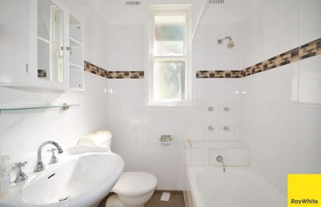 Family Home for Rent - 50 Janice Street, Seven Hills - Photo 4