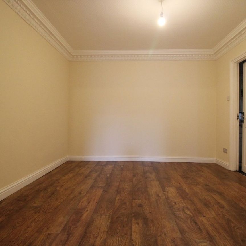 1 bedroom Ground floor flat to rent - Photo 1