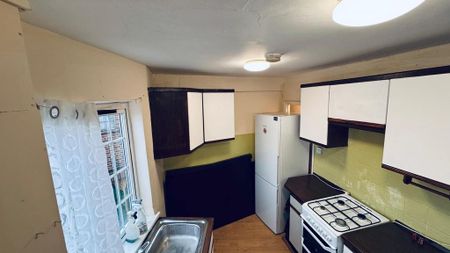 2 bedroom terraced house to rent - Photo 4