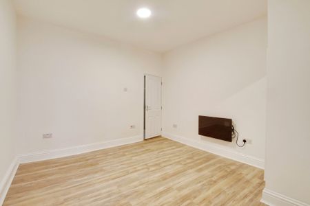 1 bed flat to rent in High Street, Iver, SL0 - Photo 2