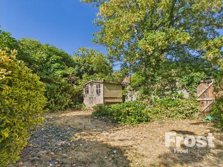 Queens Way, Feltham,TW13 - Photo 3