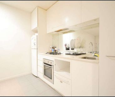 SPACIOUS 1 BEDROOM IN VILLAGE DOCKLANDS - Photo 2