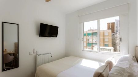 Room in a shared 4-bedroom apartment for rent in La Maternitat i Sant Ramon. - Photo 5