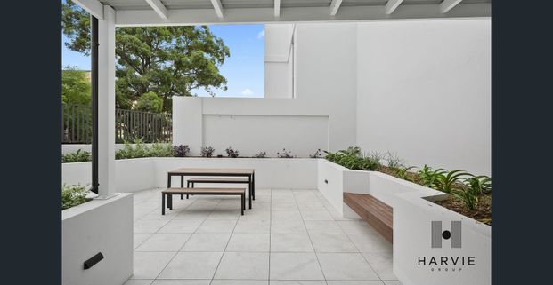 Contemporary 2 Bedroom Apartment - 6 Month Lease Only - Photo 1