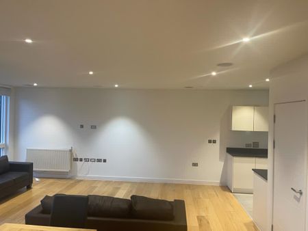 3 bedroom flat to rent - Photo 2