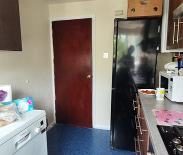 2 Bed Maisonette, Fulmead Road, RG30 - Photo 5