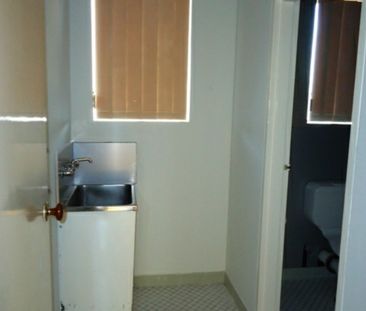 2 Bedroom Unit In Handy Location - Photo 5