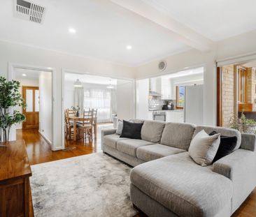 Comfort and Convenience of a Beautiful Family Home. - Photo 3