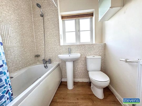 4 bedroom semi-detached house to rent - Photo 1