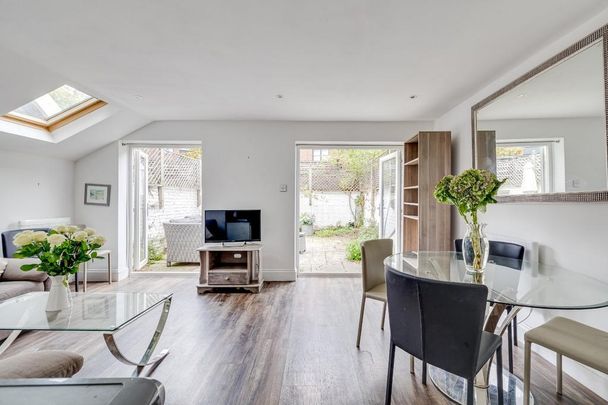 2 bedroom flat to rent - Photo 1