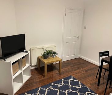 3 Bed Terraced House, Norbury Court Road, SW16 - Photo 3