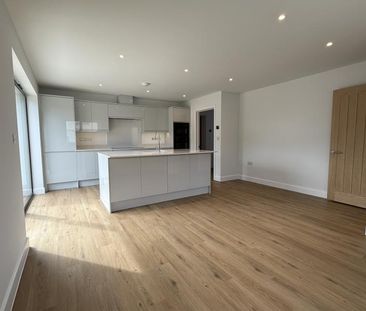 4 bedroom detached house to rent - Photo 5