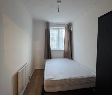 4 bedroom semi-detached house to rent - Photo 2