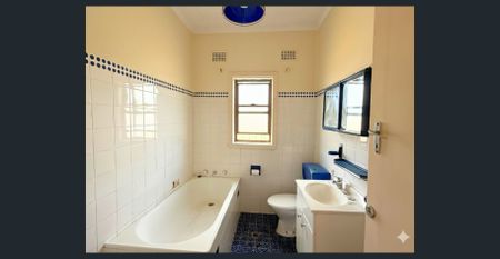 3 Generous Bedroom Home in a Quiet Canley Height Location - Photo 4