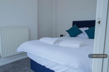 5 bedroom terraced house to rent - Photo 3