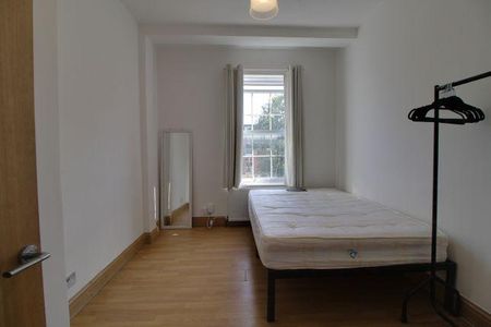 4 bedroom apartment to rent - Photo 3