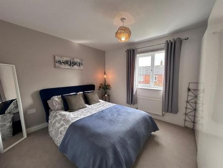 4 bedroom detached house to rent - Photo 4