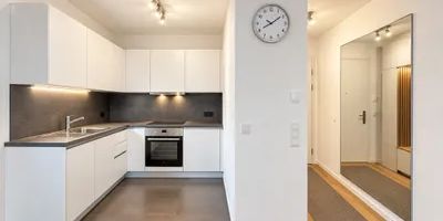 Neuwertige 2-Zi-Wohnung mit Balkon und Einbauküche, U-Bahn-Nähe! - Foto 3