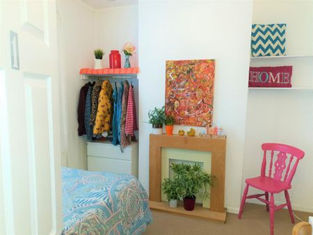 3 bedroom terraced house to rent - Photo 2