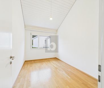 LIGHT, QUIET, FAMILY-FRIENDLY - Photo 1