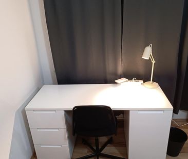 Moderne, zentral gelegene, vollmöblierte Wohnung mit Balkon - Photo 4