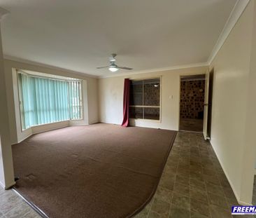 Spacious 3-Bedroom Brick Unit with Courtyard - Photo 2