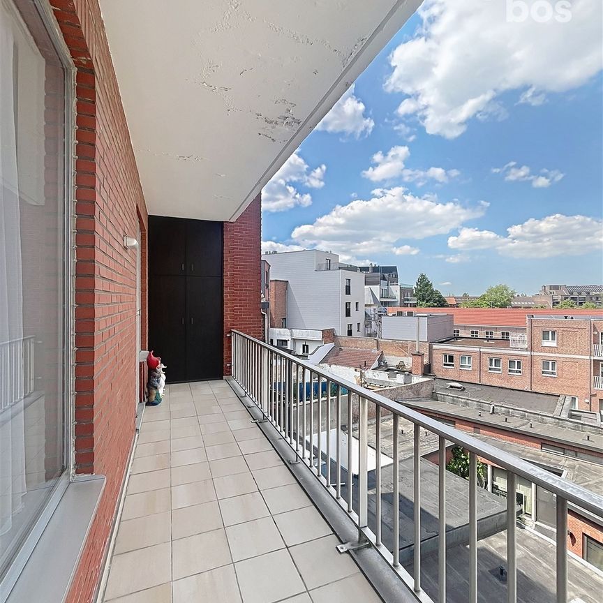 Centraal gelegen, ruim 3 slaapkamer appartement - Photo 1