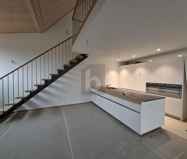 GENEROUS, STYLISH WITH GALLERY AND VIEW - Foto 4