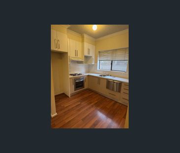 Ground floor apartment with private courtyard! - Photo 3