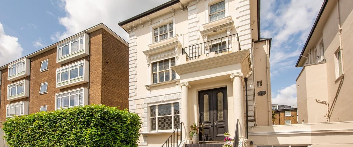 Studio Flat, Fettes House, NW3 - Photo 1