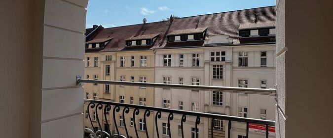 ERSTBEZUG - geräumige 2-Raum Altbauwohnung mit Loggia - Photo 1