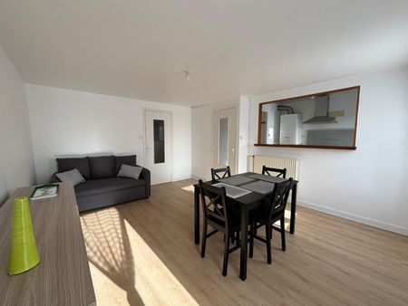 Location Appartement 2 pièces 48m² CHERBOURG-EN-COTENTIN 50100 - Photo 2