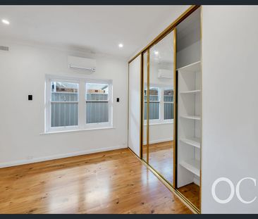Open the door to coastal comfort & entertainer appeal - Photo 2
