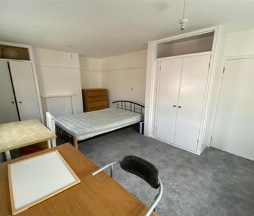 4 bedroom semi-detached house to rent - Photo 6