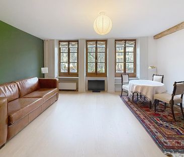 Studio meublé, donnant sur la place du bourg de four en vieille ville. - Foto 3