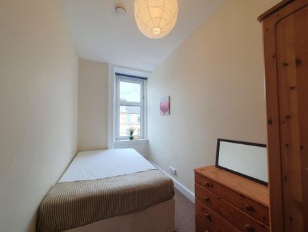 4 bedroom flat to rent - Photo 4