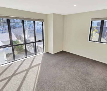 PRIME INNER-CITY LIVING! - Photo 5