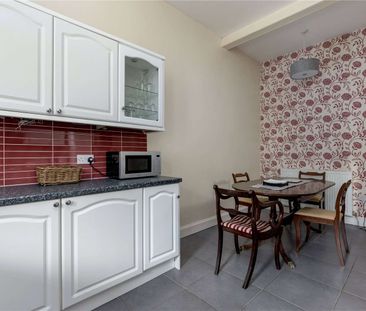 A spacious one bedroom apartment, available on a furnished basis in... - Photo 2