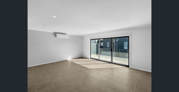 🏡 Brand New 3-Bedroom Townhouse in Wollert - Photo 1