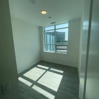 New 2+2 Thornhill condo for rent- 800 sq ft balcony - Photo 4