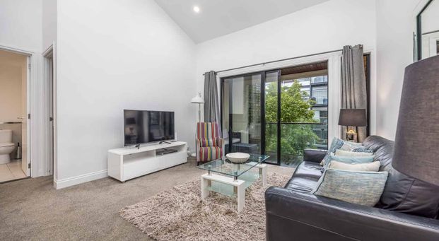 Harbour Vibes & City Lights - Photo 1