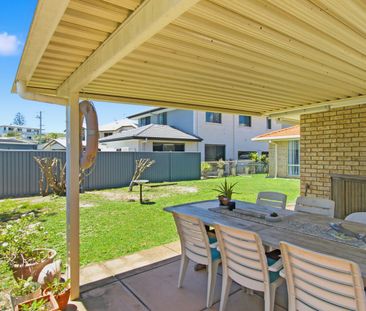 Spacious 4-Bedroom Family Home in Kingscliff – Coastal Living at It... - Photo 1