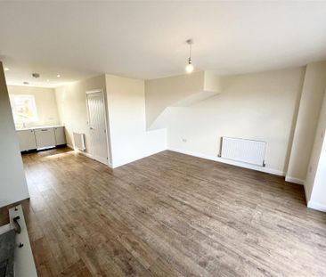 4 bedroom semi-detached house to rent - Photo 6