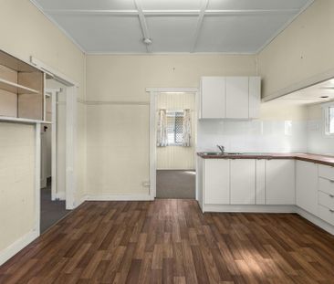 Beautiful 2 Bedroom Cottage, Perfectly Located! - Photo 5