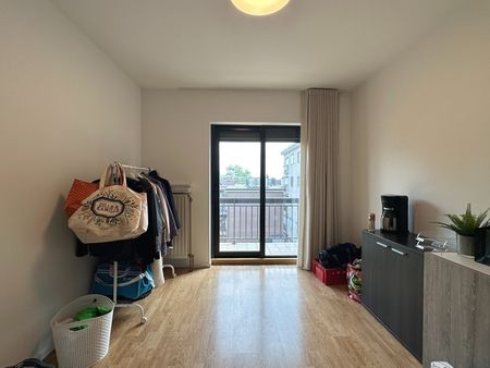 Ruim appartement met twee slaapkamers, dressing, twee terrassen en garage - Photo 5