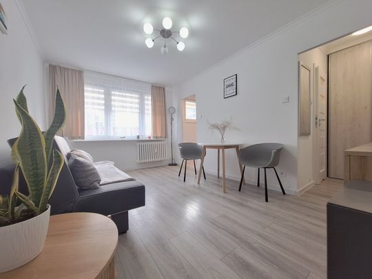 Nowa i pachnąca kawalerka na popularnym osiedlu - Photo 1