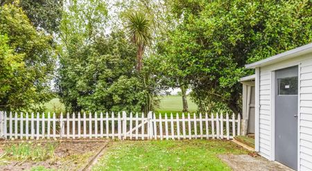 23 North Road, The Wood - Photo 4