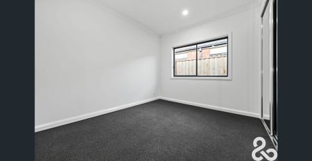 Brand Spanking New! - Photo 4