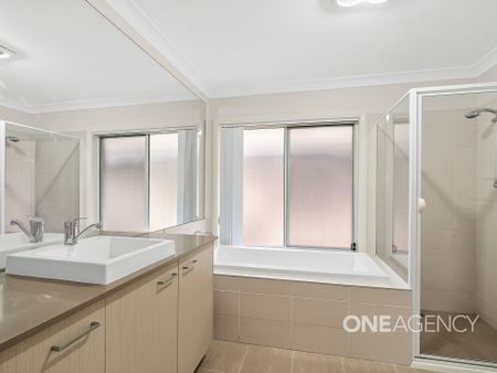 SPACIOUS AND WELL-MAINTAINED HOME READY TO MOVE IN - Photo 5