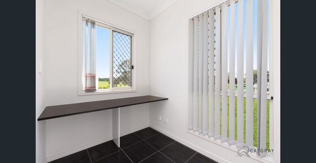 3 Brm duplex unit centrally located in Pimpama- opposite picnic area, open plan living with A/C, study area, master with ensuite, enclosed yard - Photo 1